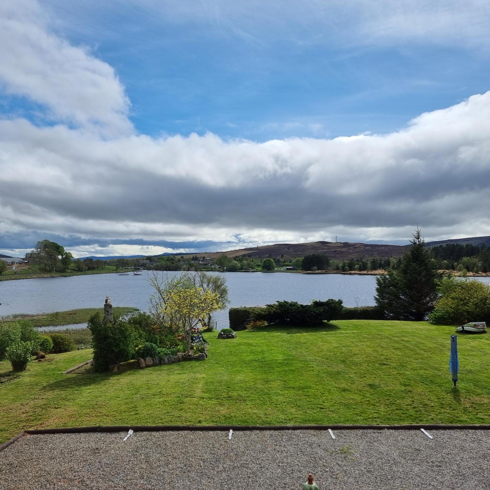 Loch View, Lairg Hotel Bagian luar foto